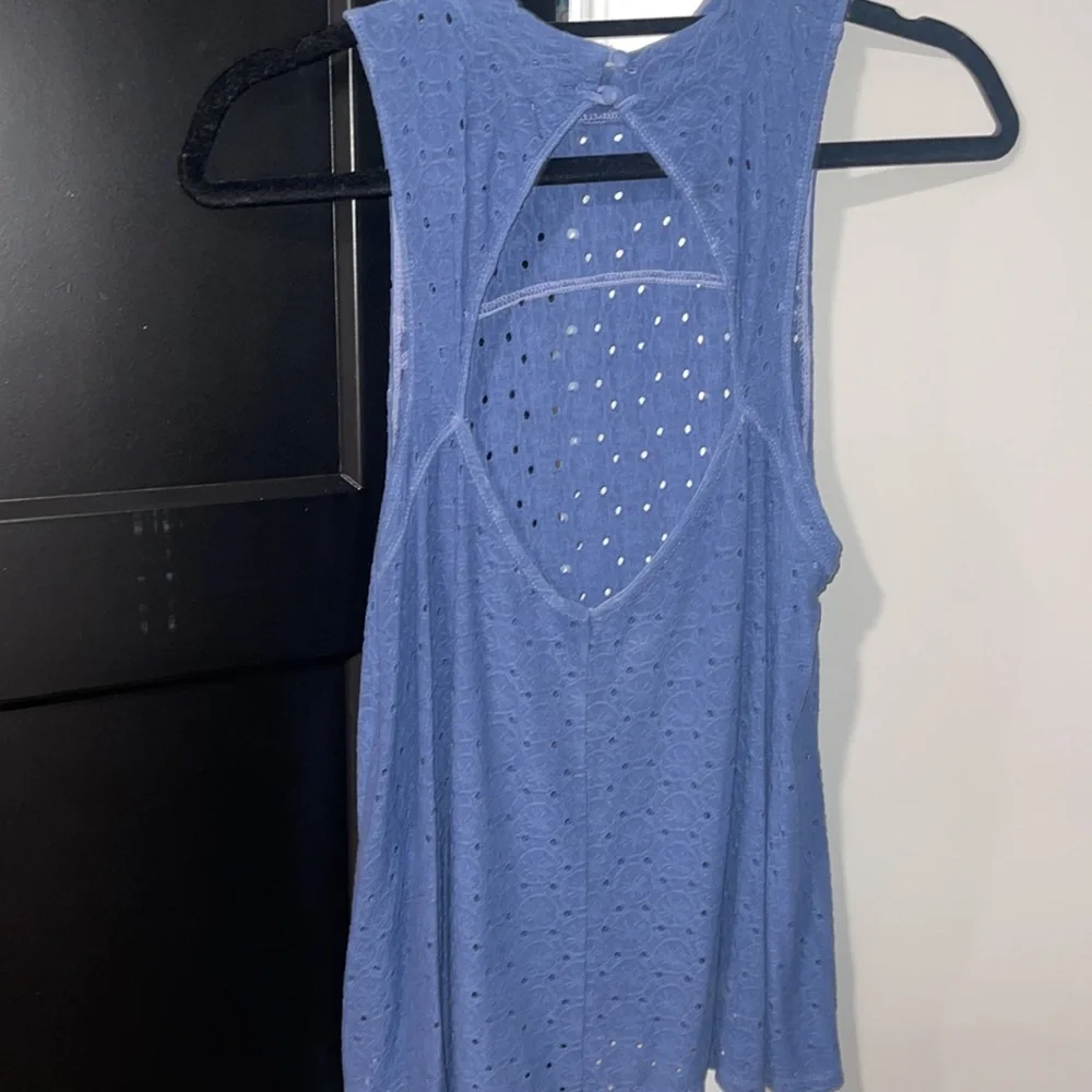 Blue Tank - Picture 2 of 3